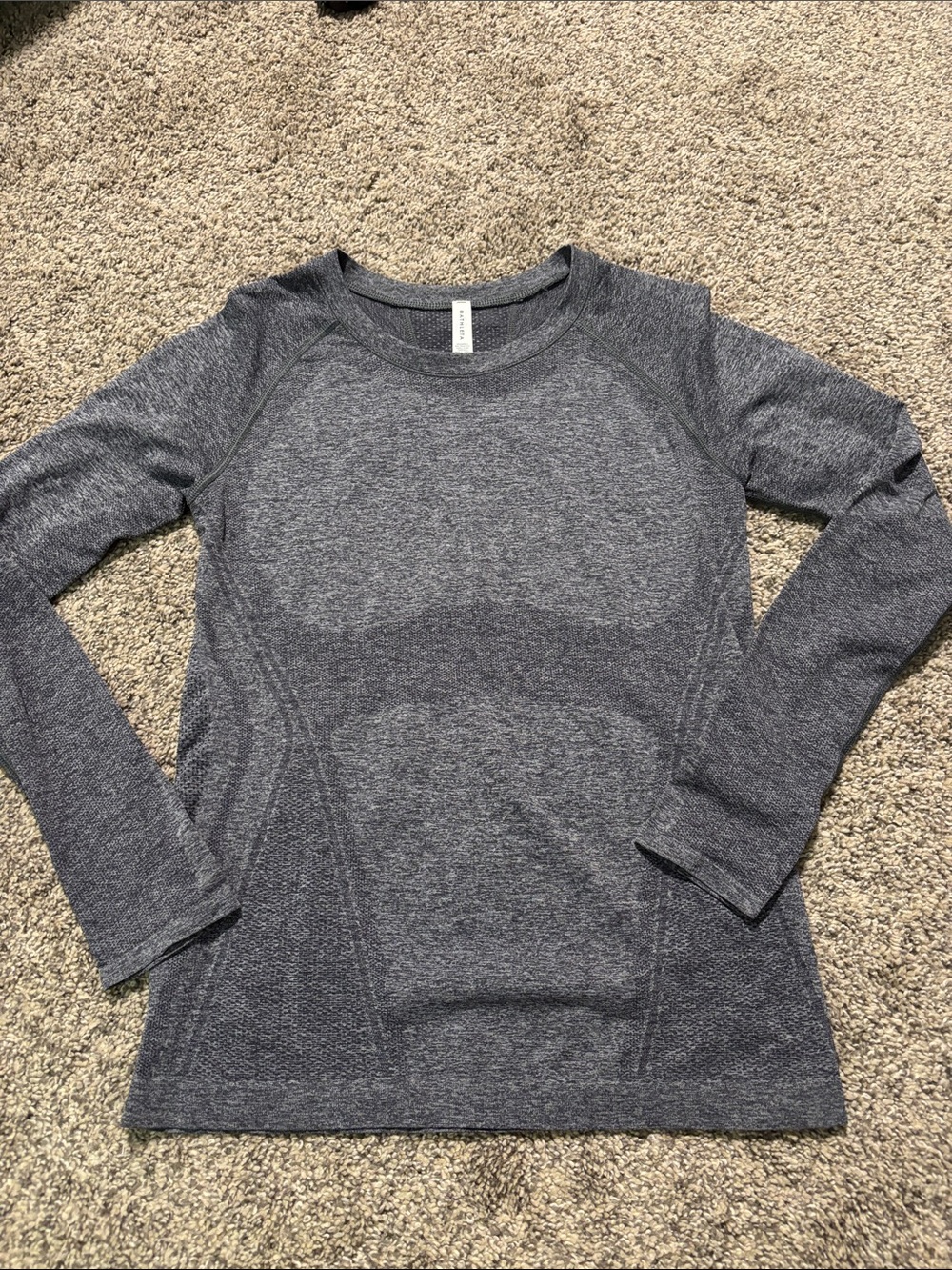 Athleta Momentum Long Sleeve shirt size medium